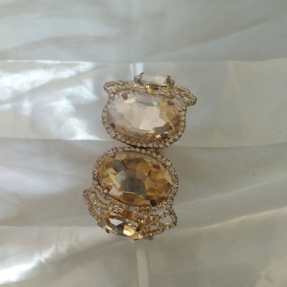 Gold Bracelet - Picture 2 of 6